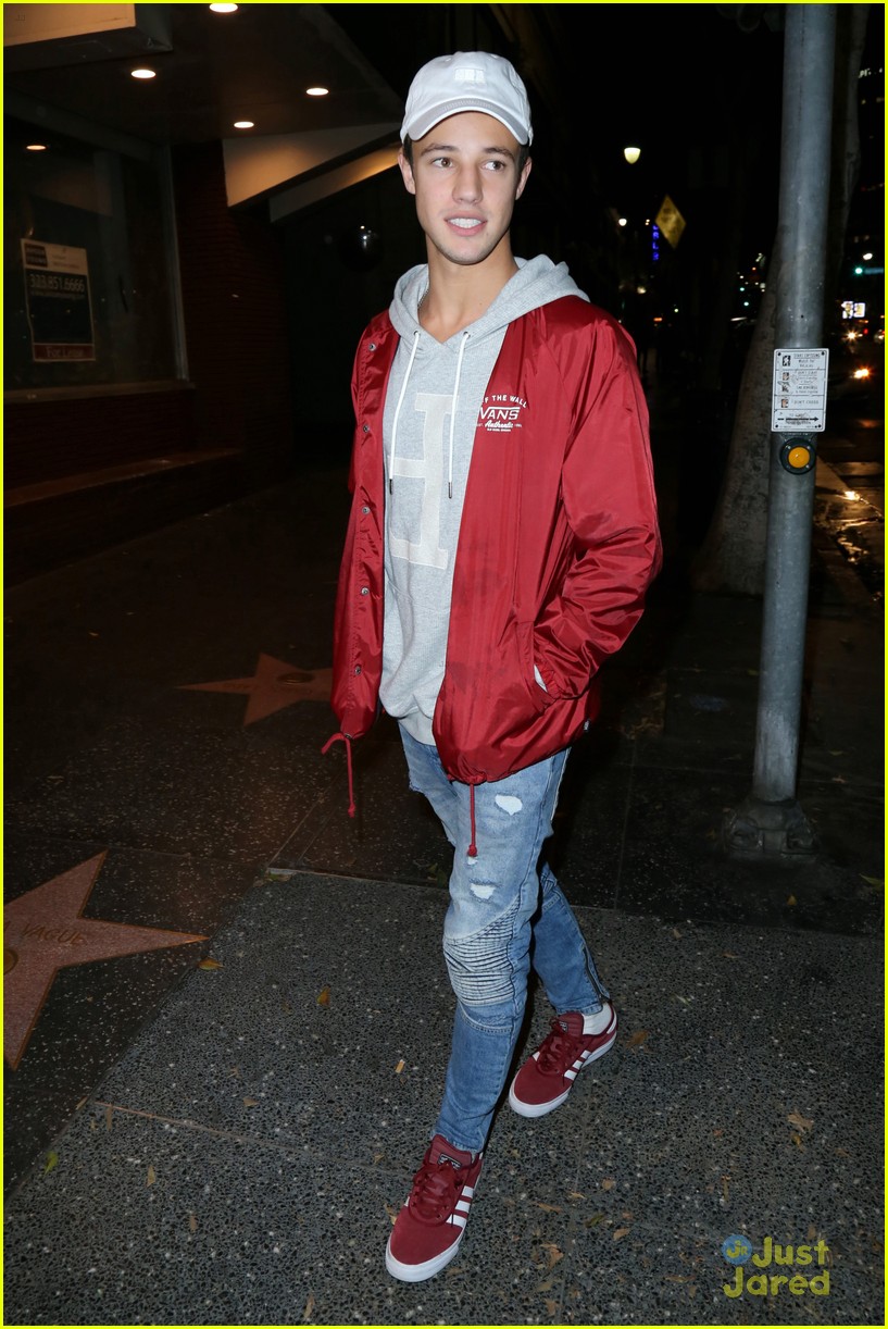cameron dallas shirtless selfie dinner out la 05