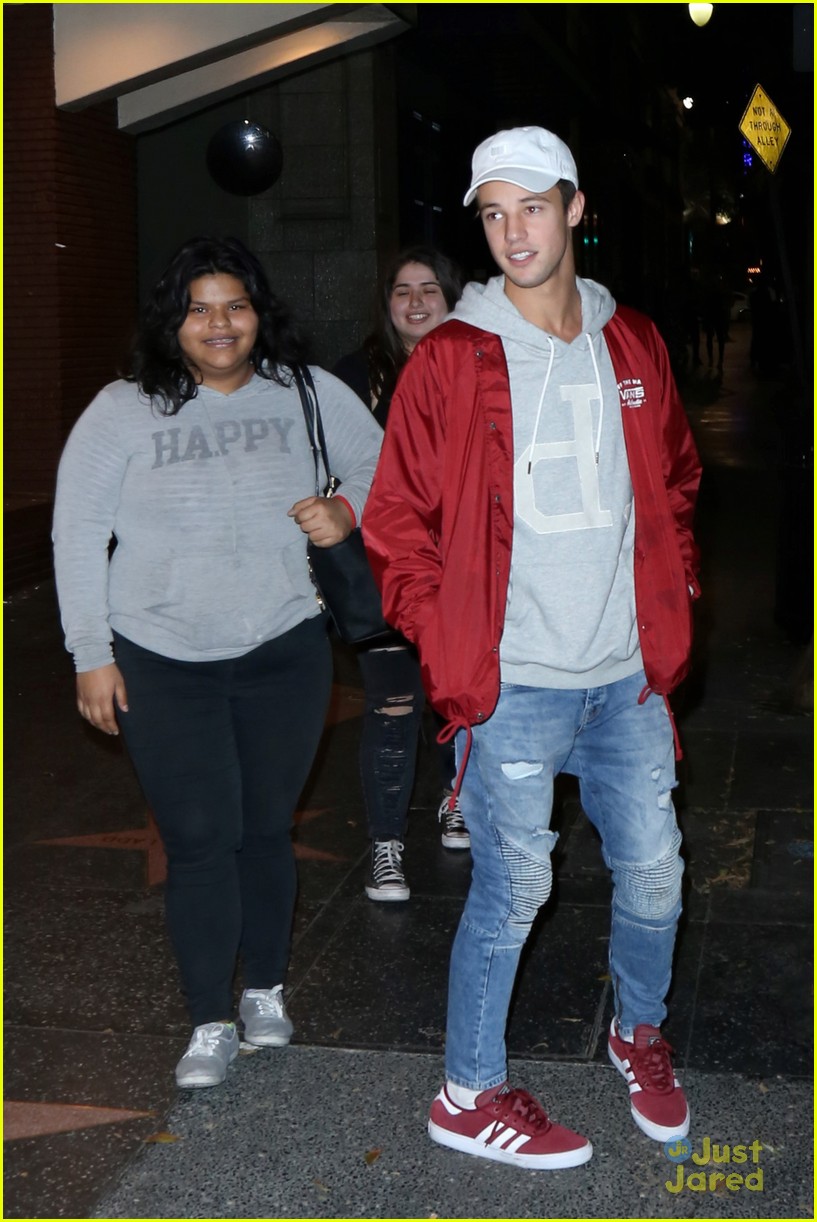 cameron dallas shirtless selfie dinner out la 07
