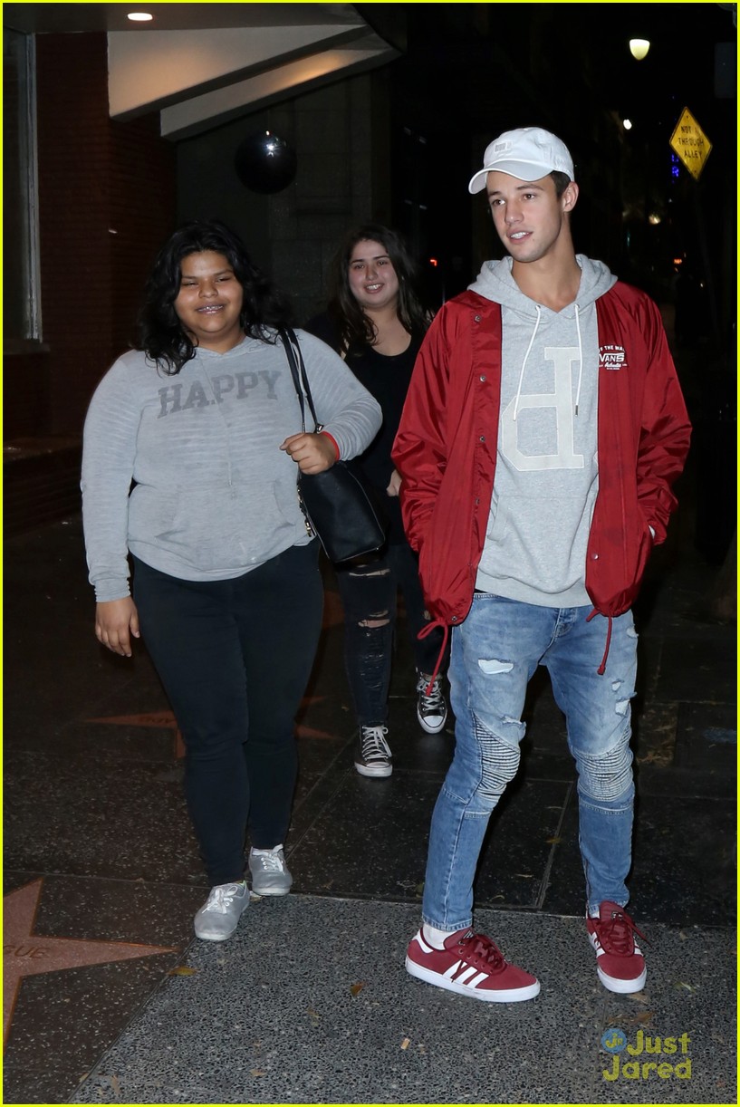 cameron dallas shirtless selfie dinner out la 10