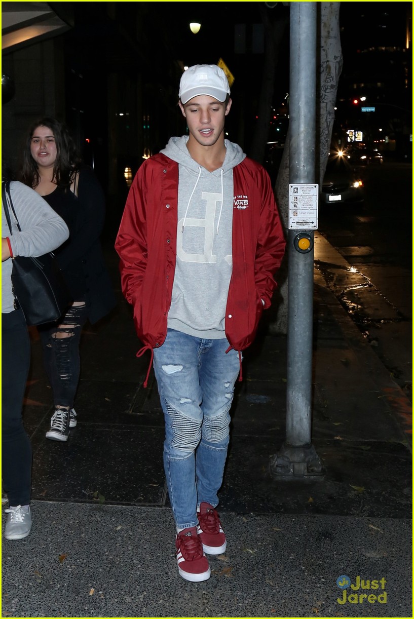 cameron dallas shirtless selfie dinner out la 11