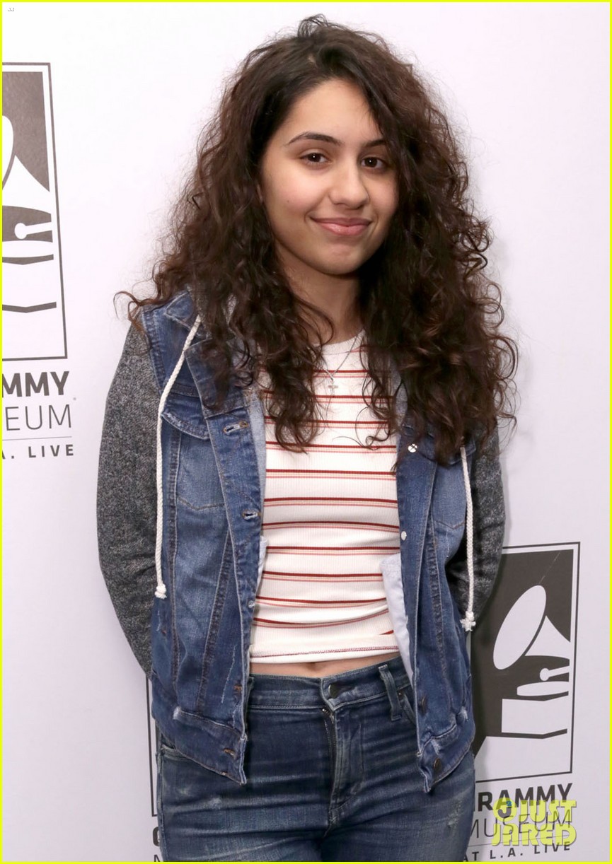 alessia cara reveals thhe best advice coldplays chris martin has given her 05