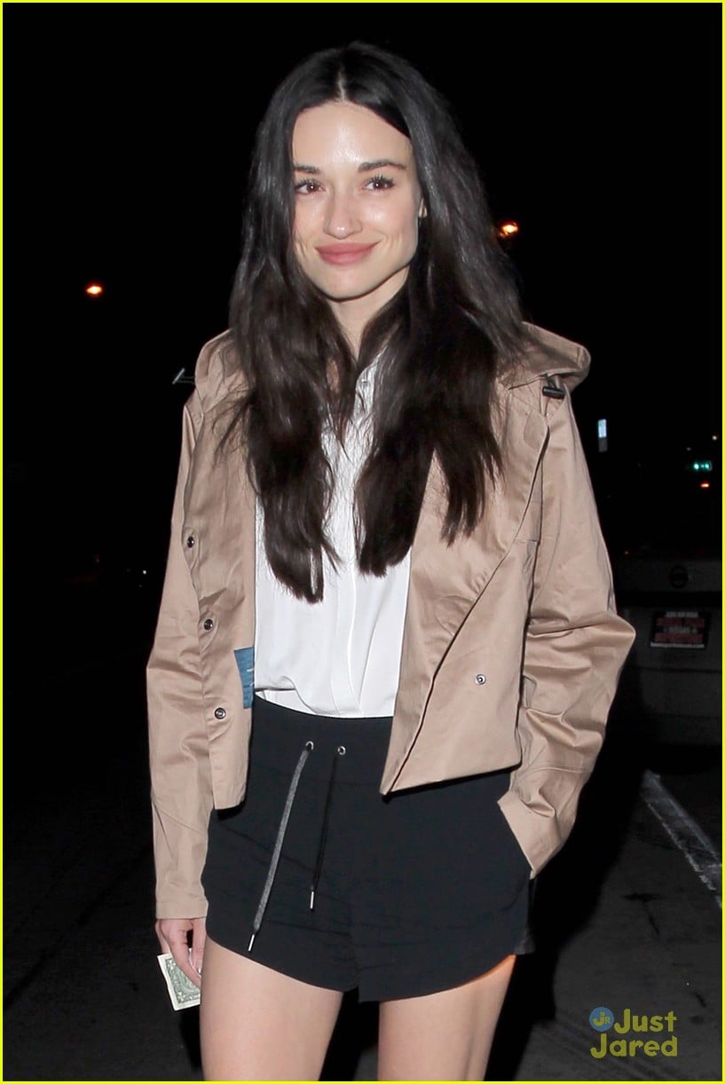 crystal reed out dinner after filming ghost 02