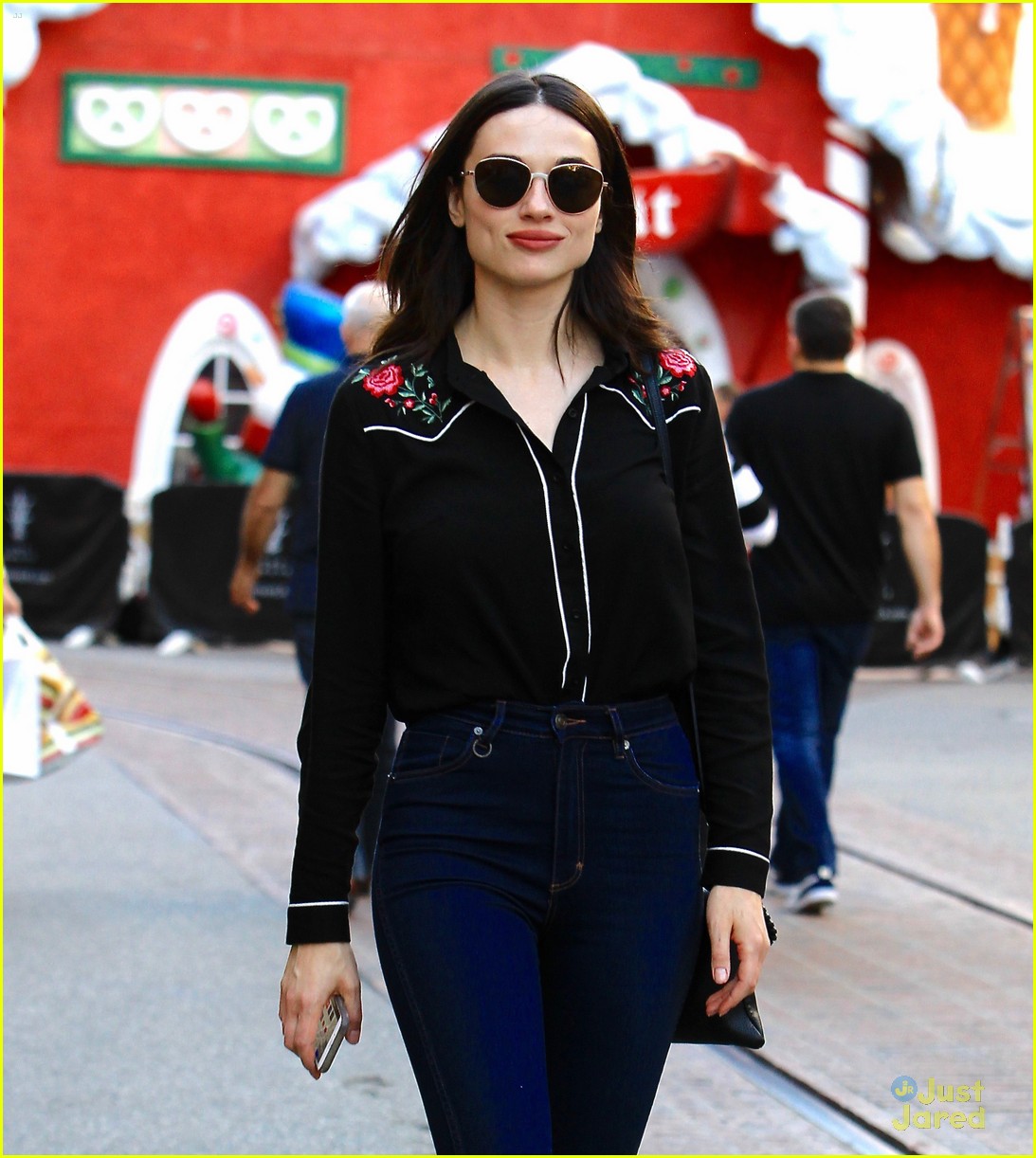 crystal reed voting fete no real reaction out la 10