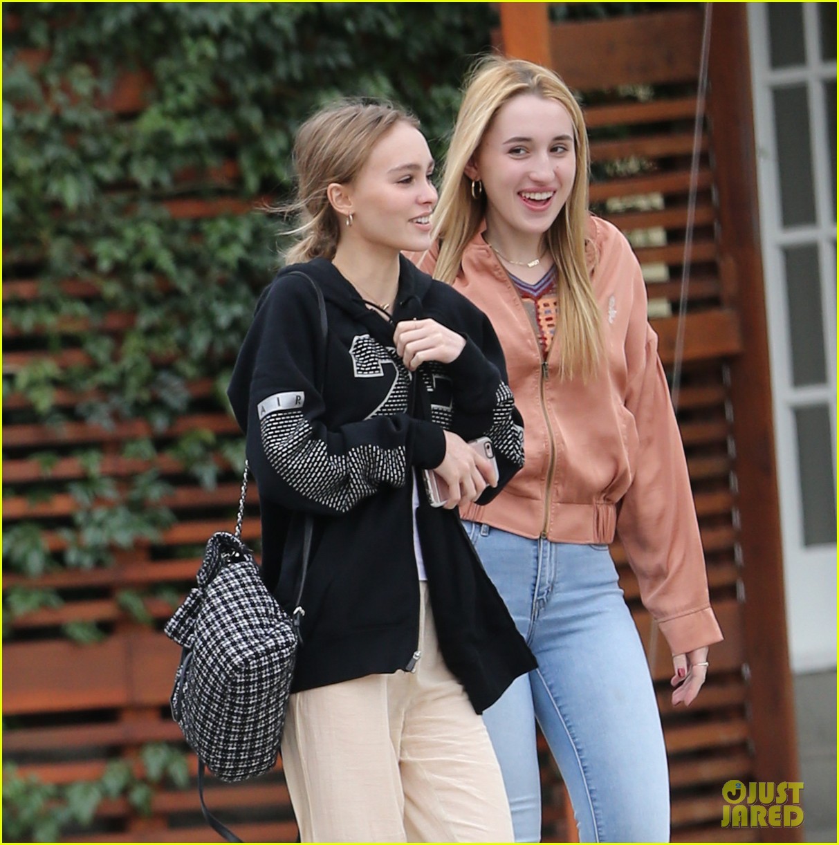 lily rose depp grabs lunch with harley quinn smith and ash stymest 01