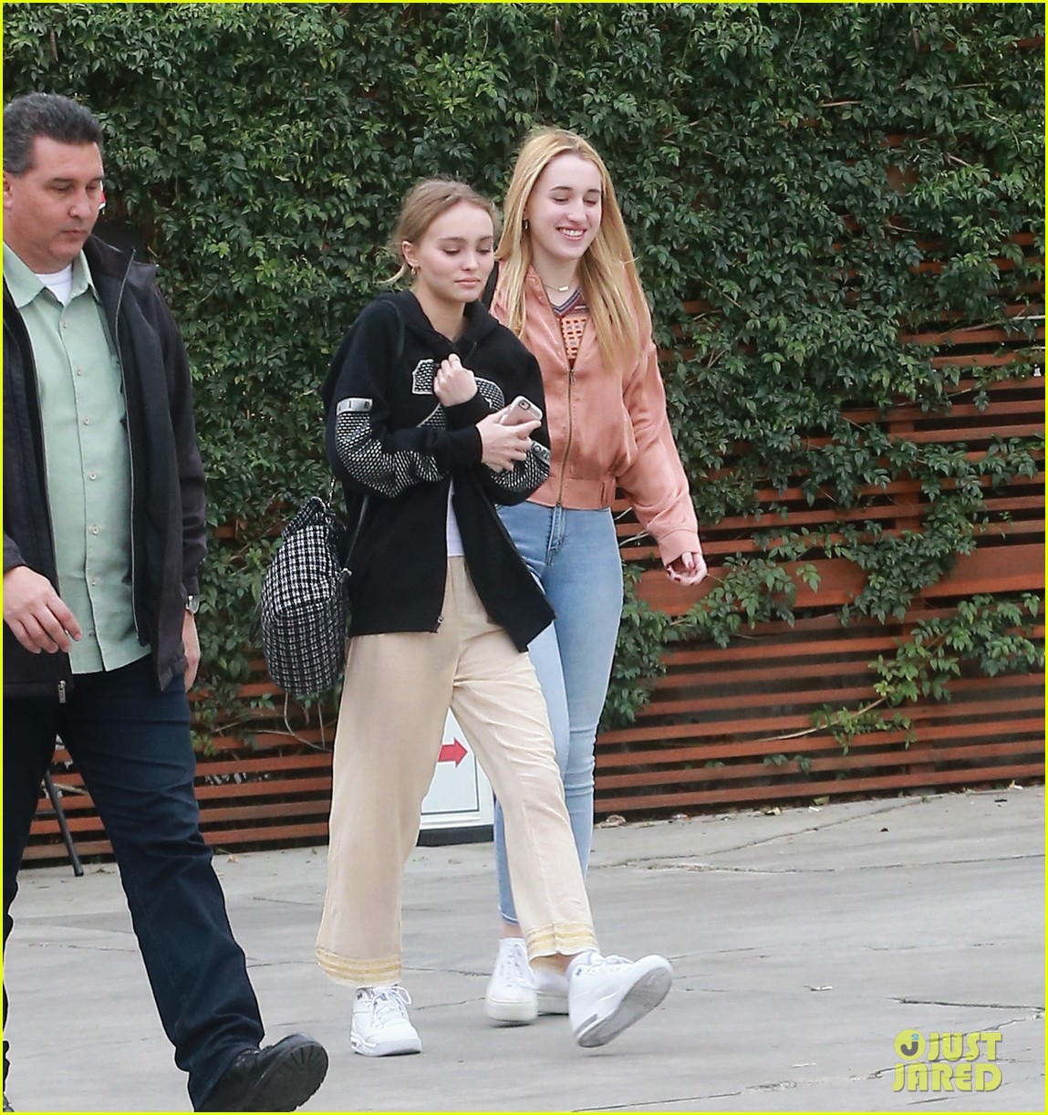 lily rose depp grabs lunch with harley quinn smith and ash stymest 04