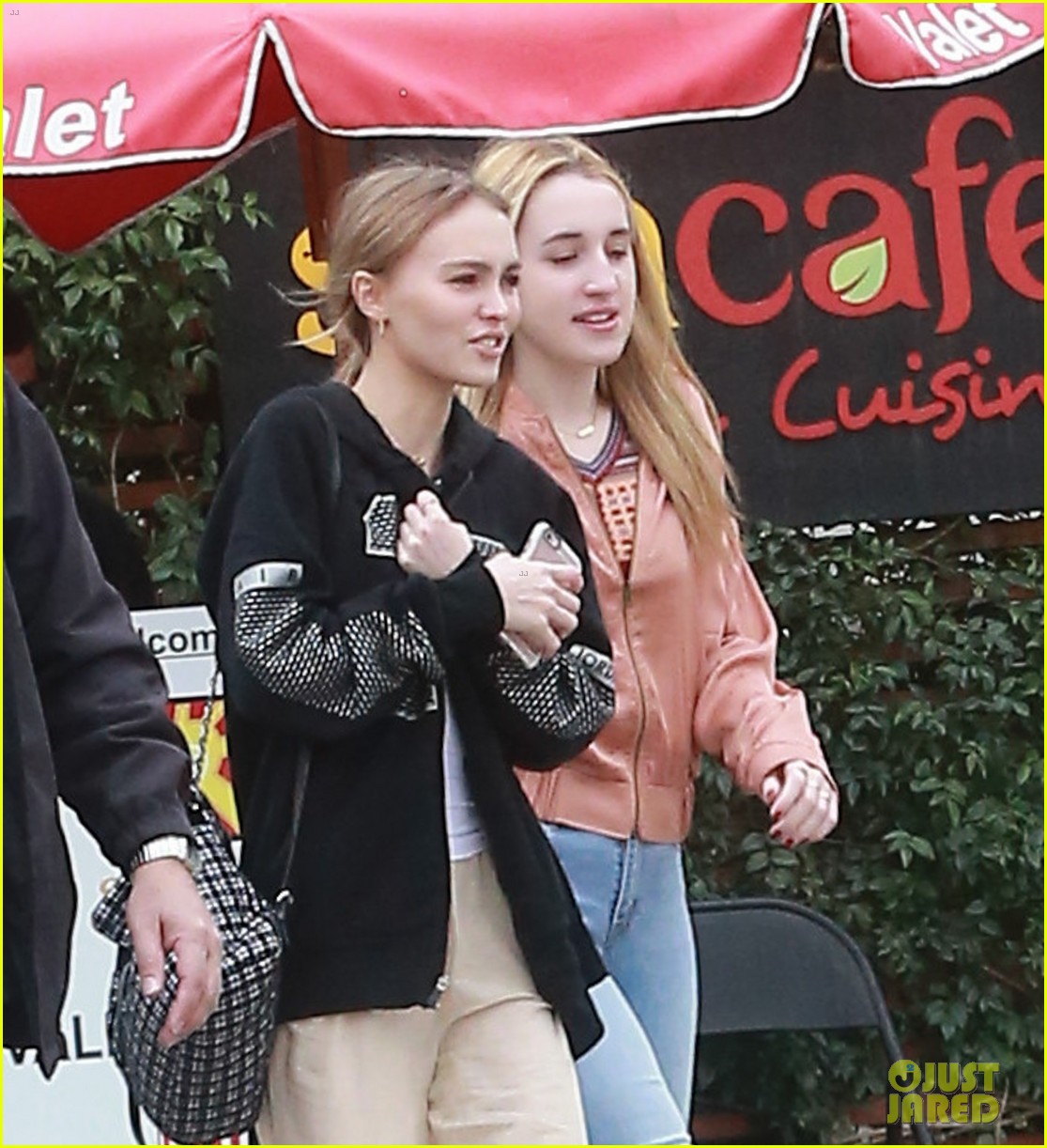 lily rose depp grabs lunch with harley quinn smith and ash stymest 08