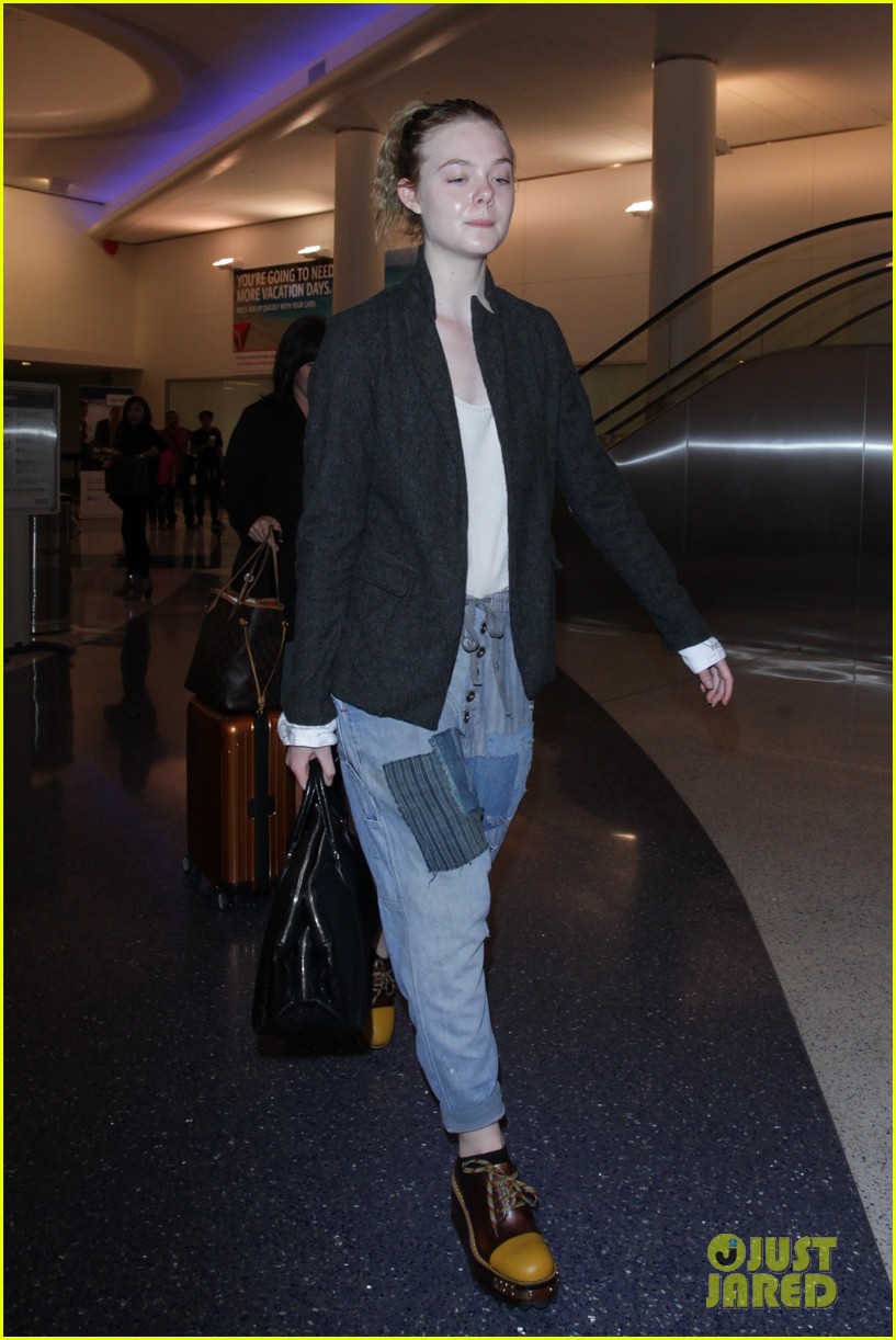elle fanning super busy new film lax arrival pics 09