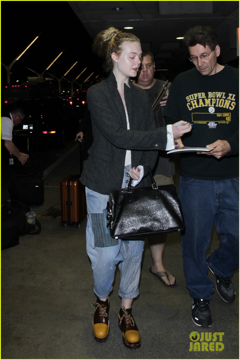 elle fanning super busy new film lax arrival pics 12