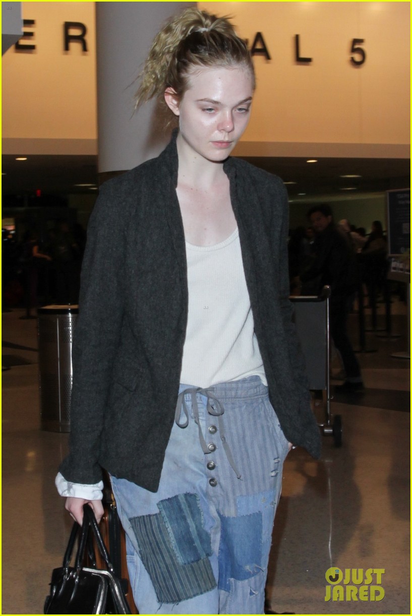 elle fanning super busy new film lax arrival pics 14