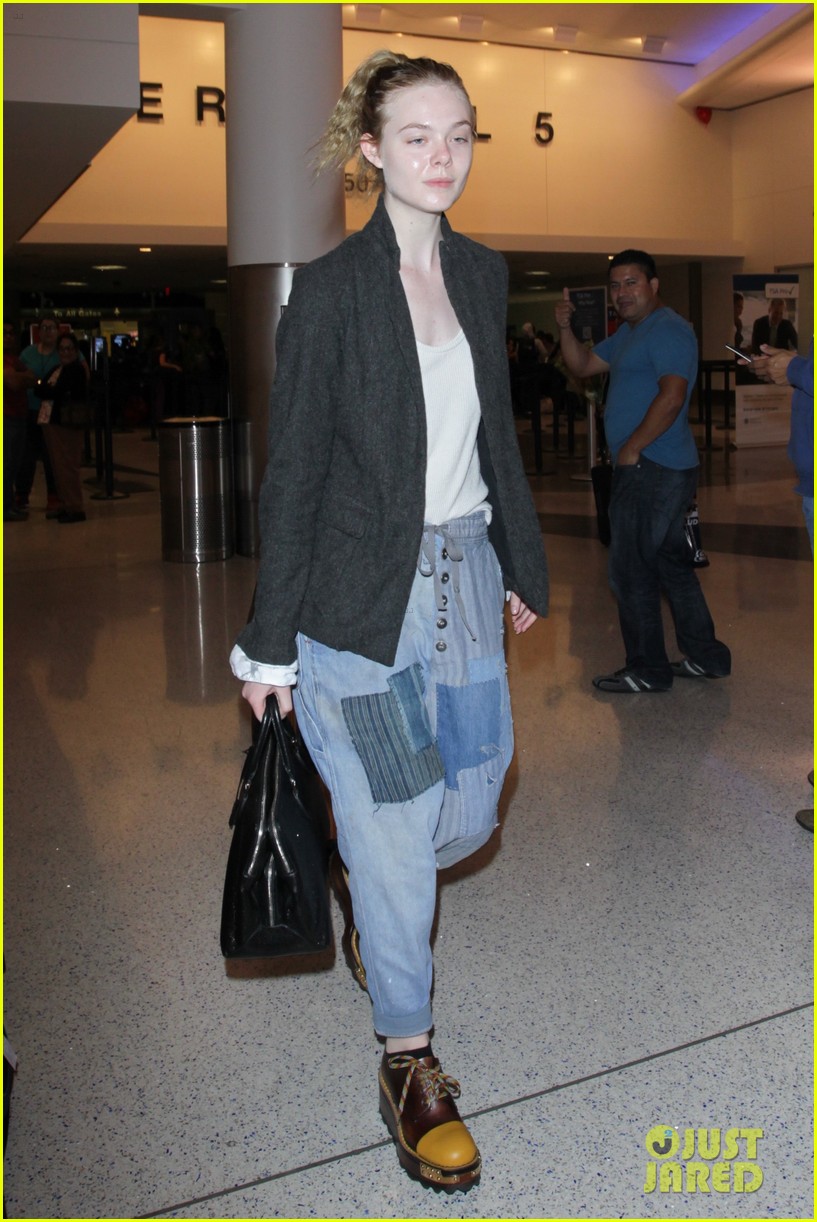 elle fanning super busy new film lax arrival pics 15