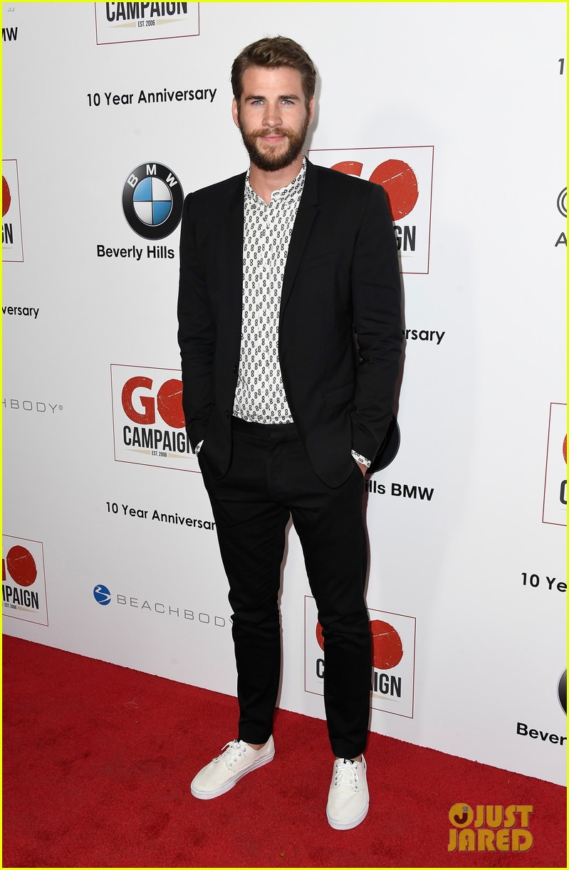 liam hemsworth robert pattinson and lily collins look sharp at go campaign gala 07