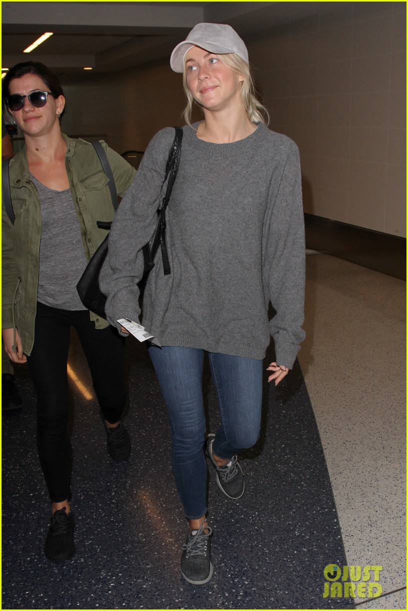 julianne hough goes makeup free for a flight out of lax 08