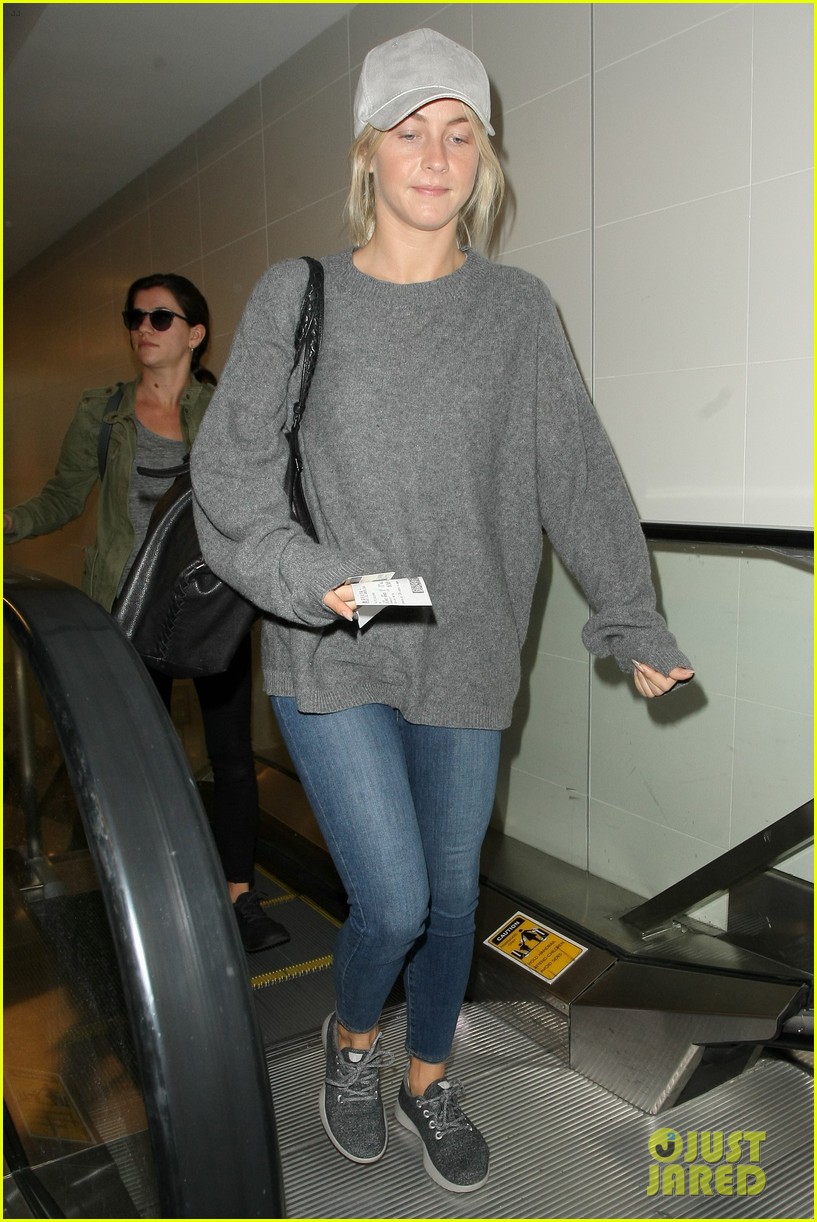 julianne hough goes makeup free for a flight out of lax 09