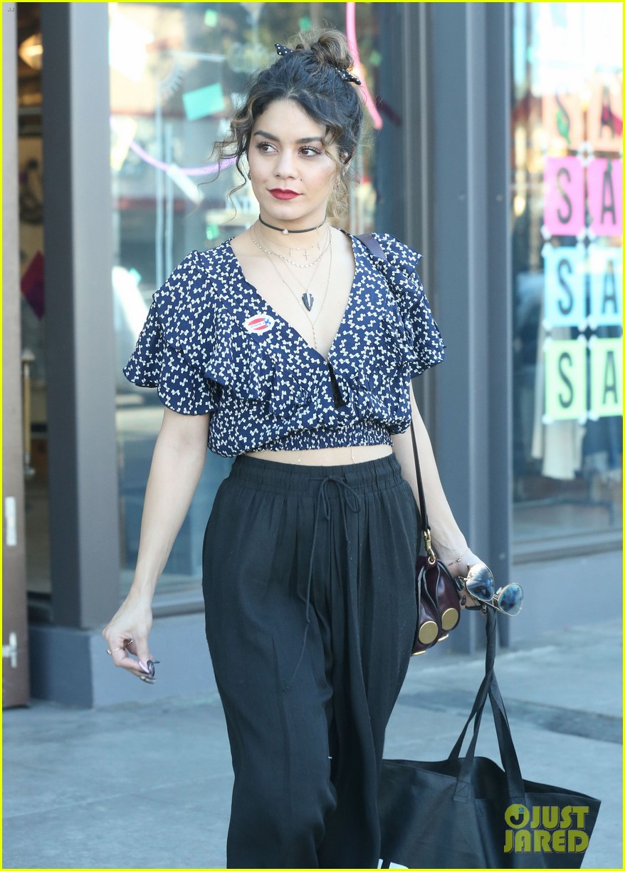 vanessa hudgens wants to know if youve voted 09