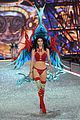 kendall jenner slays the runway during victorias secret fashion show 2016 02