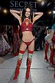 kendall jenner slays the runway during victorias secret fashion show 2016 05