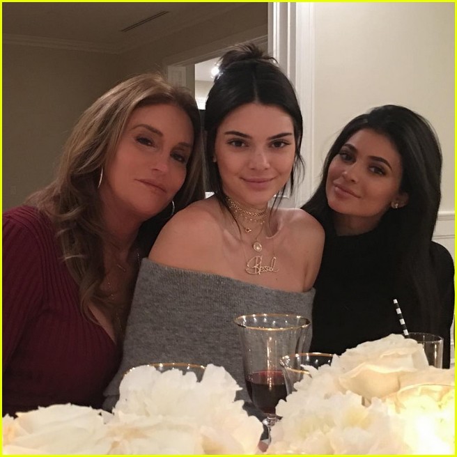 caitlyn jenner spends thanksgiving with kendall kylie 03