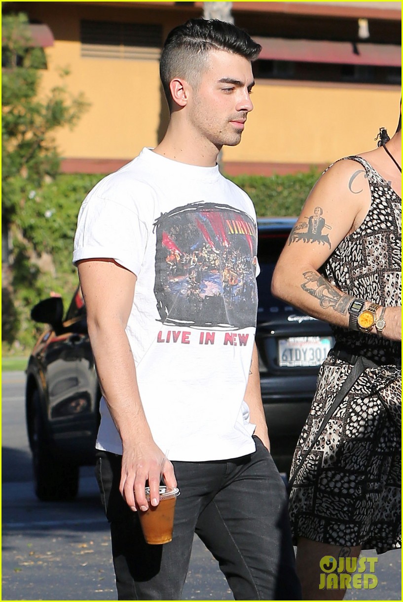 nick jonas voted as soon as he got off the plane from hawaii 02