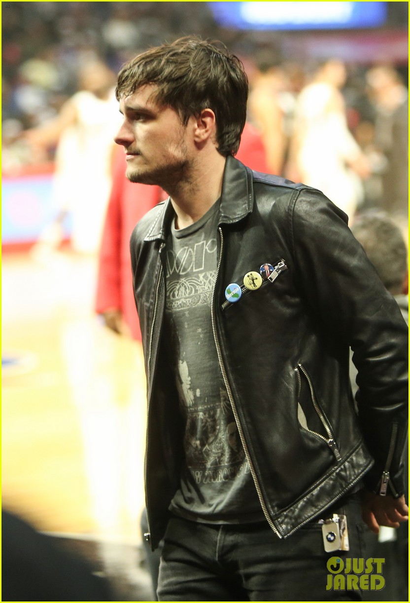 josh hutcherson claudia traisac couple up at clippers game 01