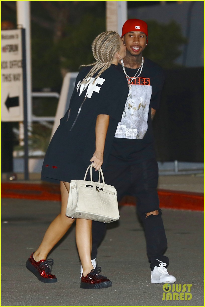 kylie jenner couples up with tyga at kanye west concert 05