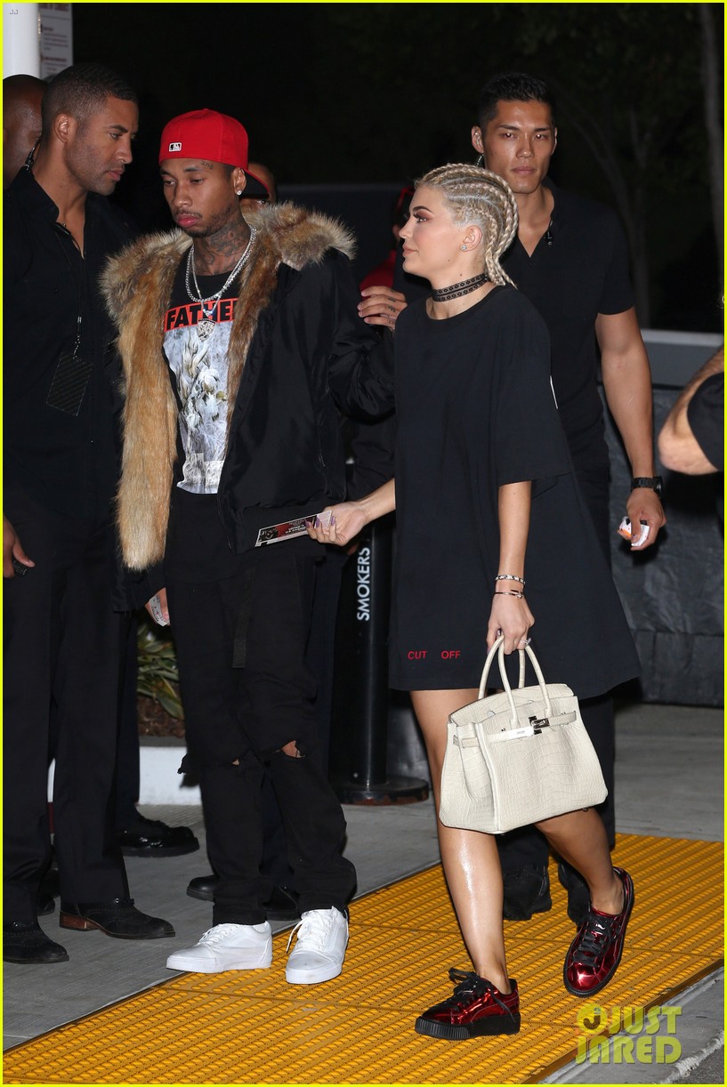 kylie jenner couples up with tyga at kanye west concert 07