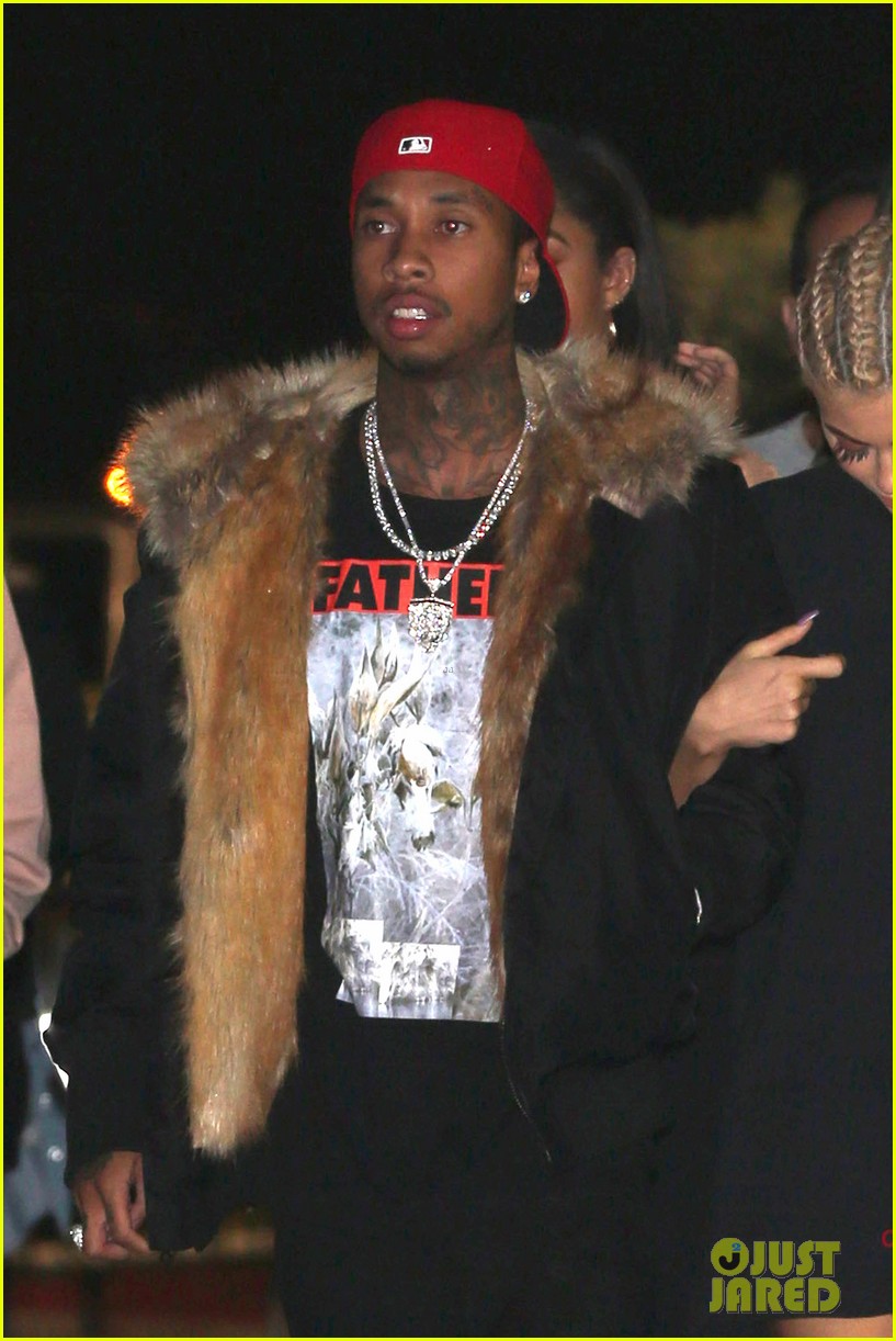 kylie jenner couples up with tyga at kanye west concert 09