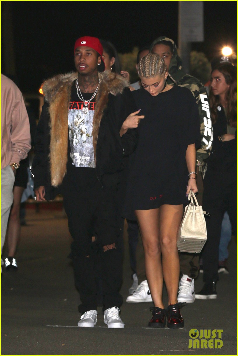 kylie jenner couples up with tyga at kanye west concert 10