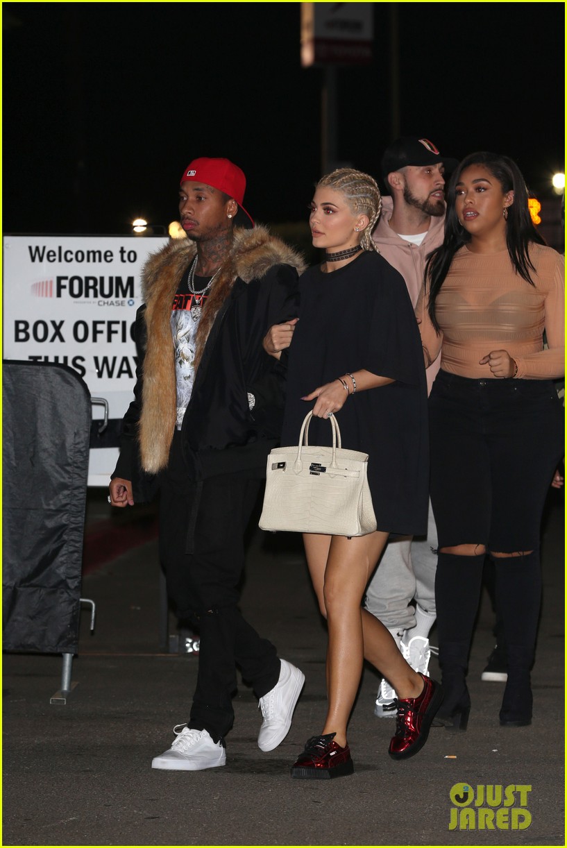kylie jenner couples up with tyga at kanye west concert 13