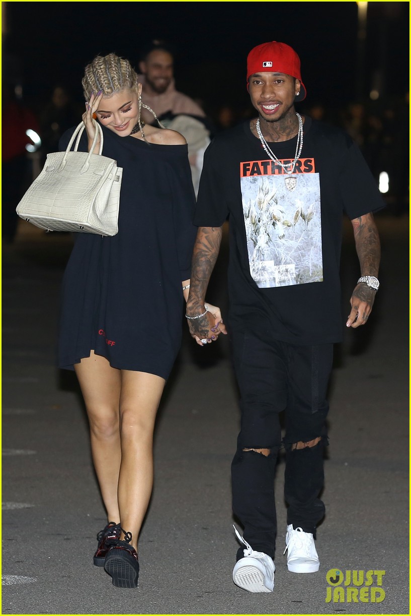 kylie jenner couples up with tyga at kanye west concert 22