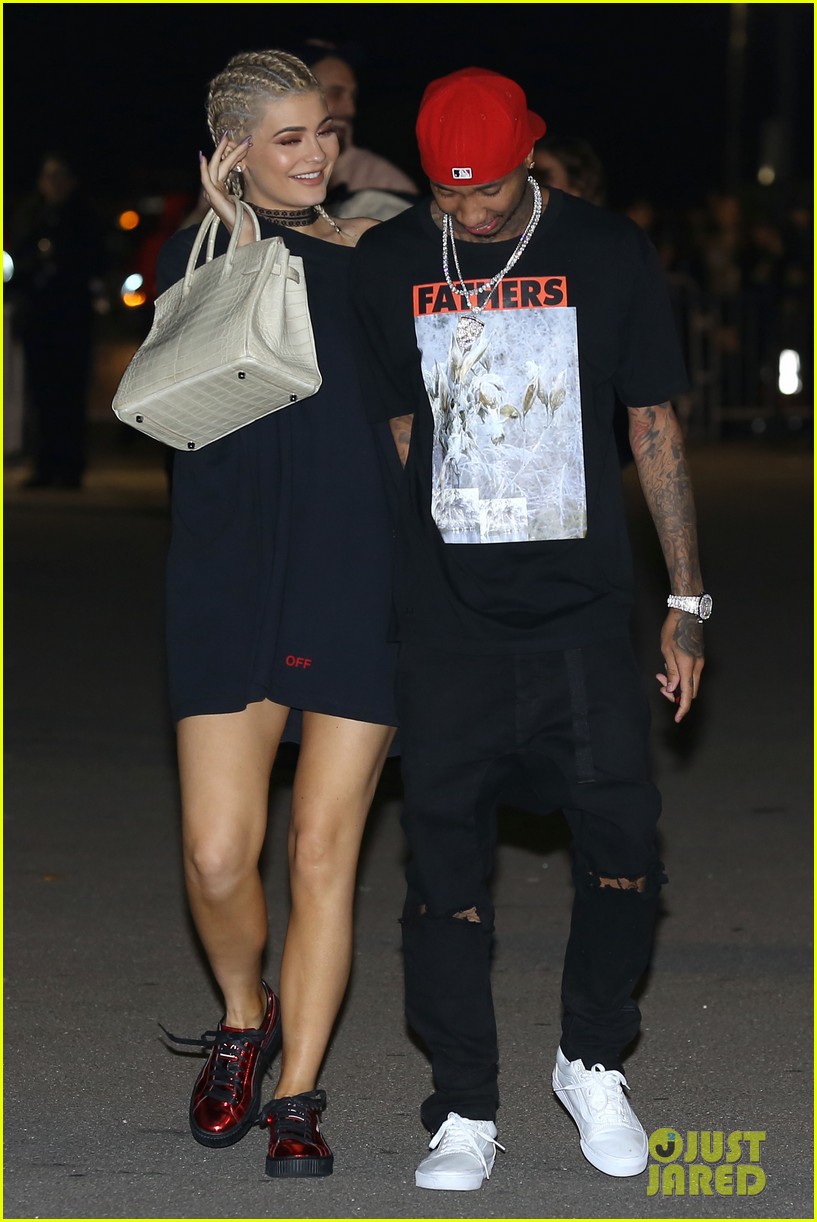 kylie jenner couples up with tyga at kanye west concert 24