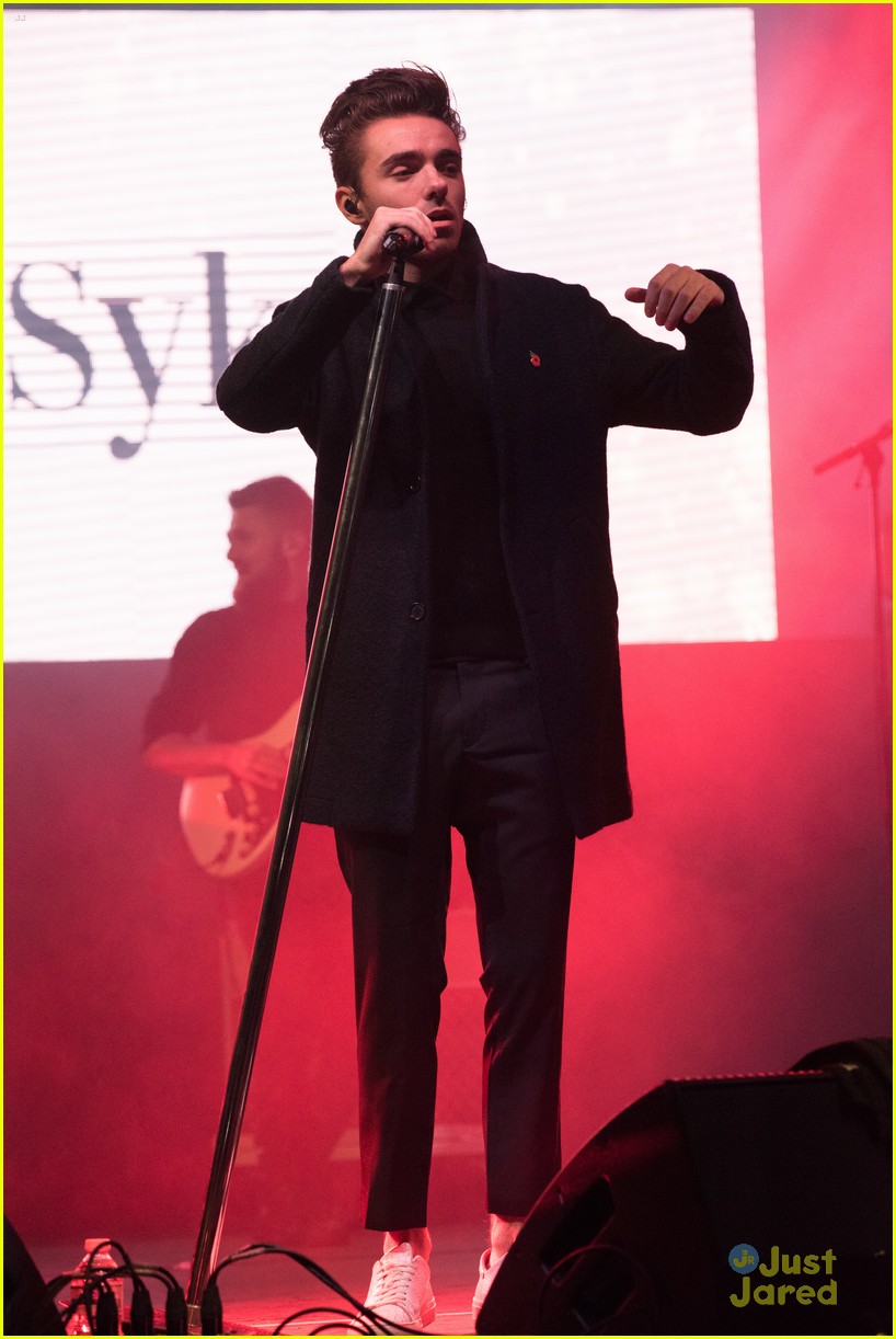 nathan sykes meadowhall lights switch on 01