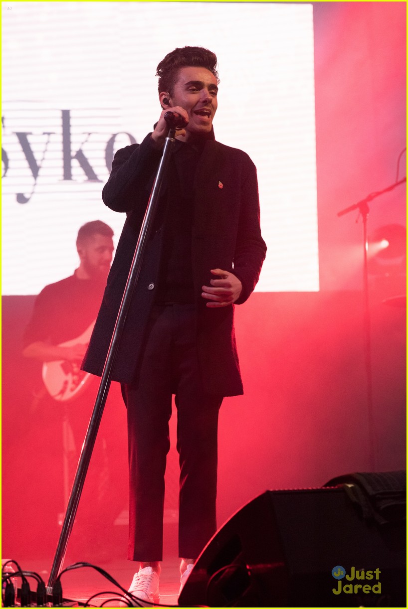 nathan sykes meadowhall lights switch on 04