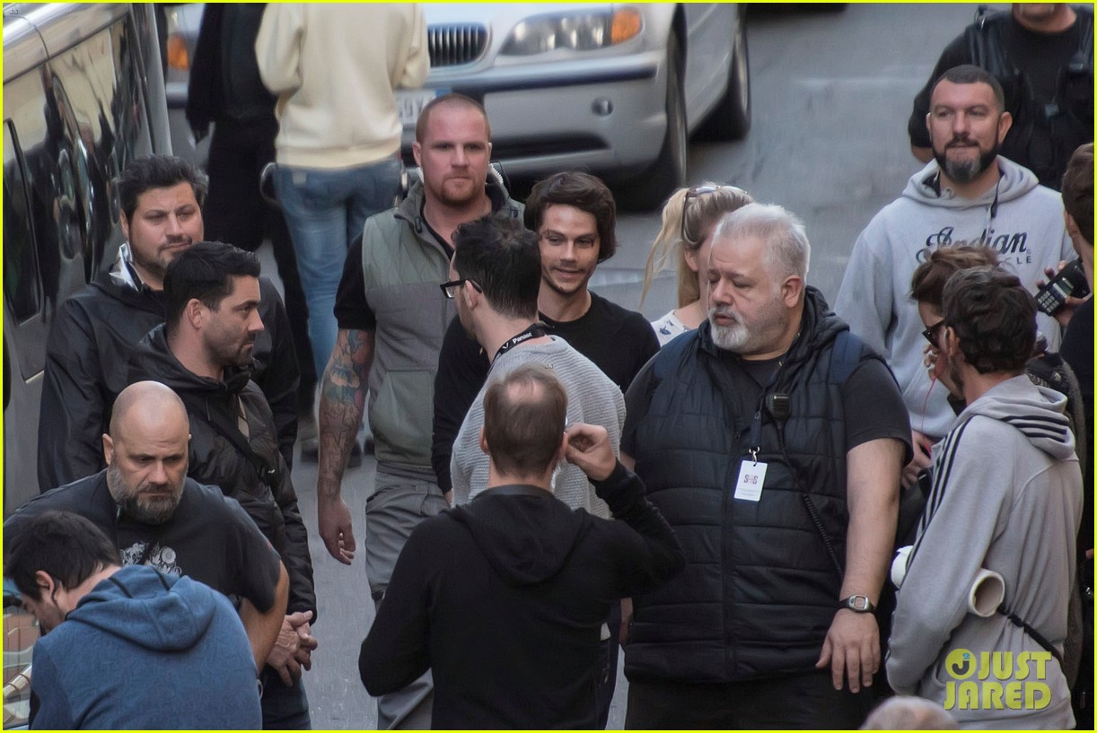 dylan obrien spotted on set for first time since accident 34