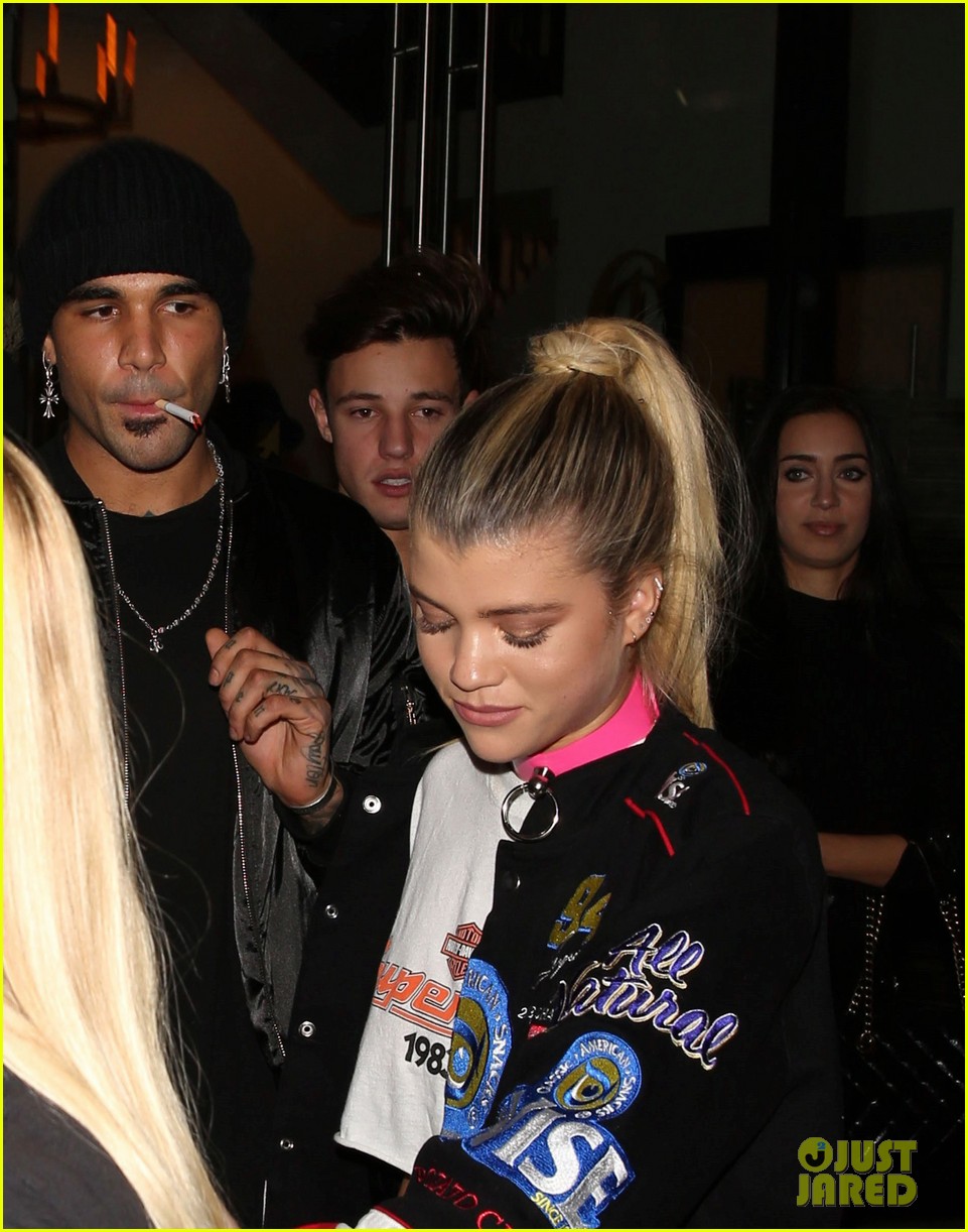 sofia richie nicola peltz cant leave each others side 14