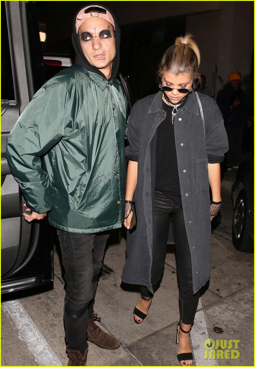 sofia richie goes goth for halloween party 04