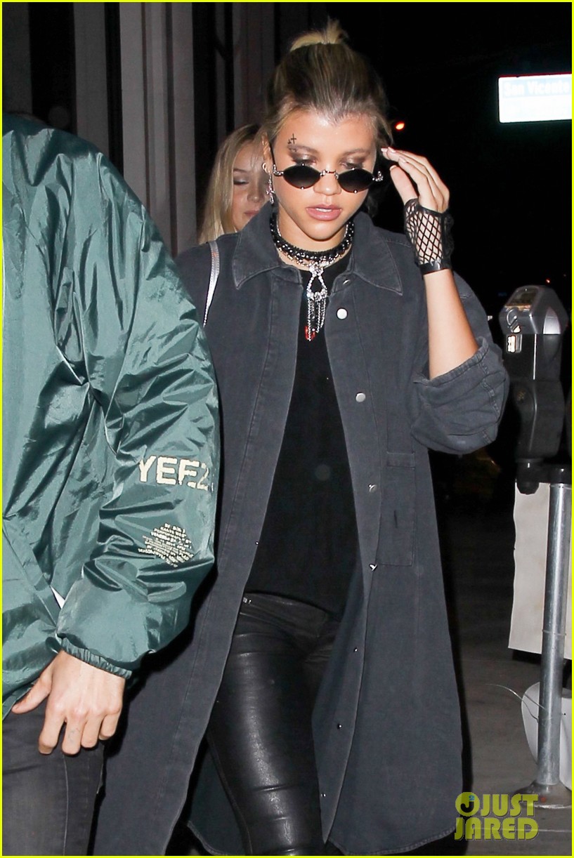 sofia richie goes goth for halloween party 09