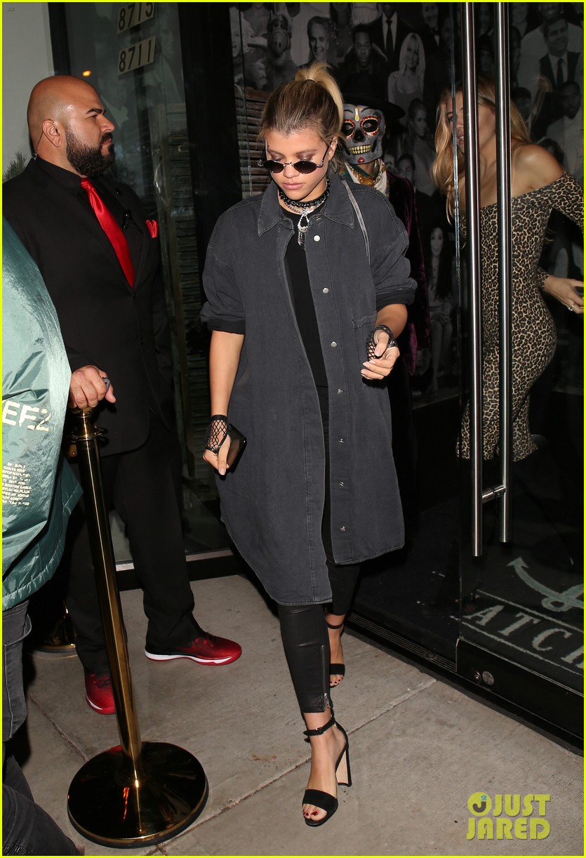 sofia richie goes goth for halloween party 17