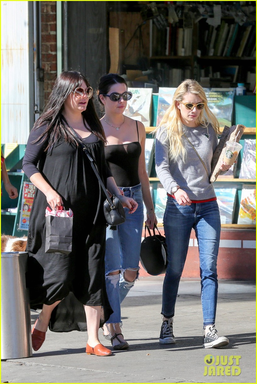 emma roberts hung out with friends and lemurs over the weekend 22