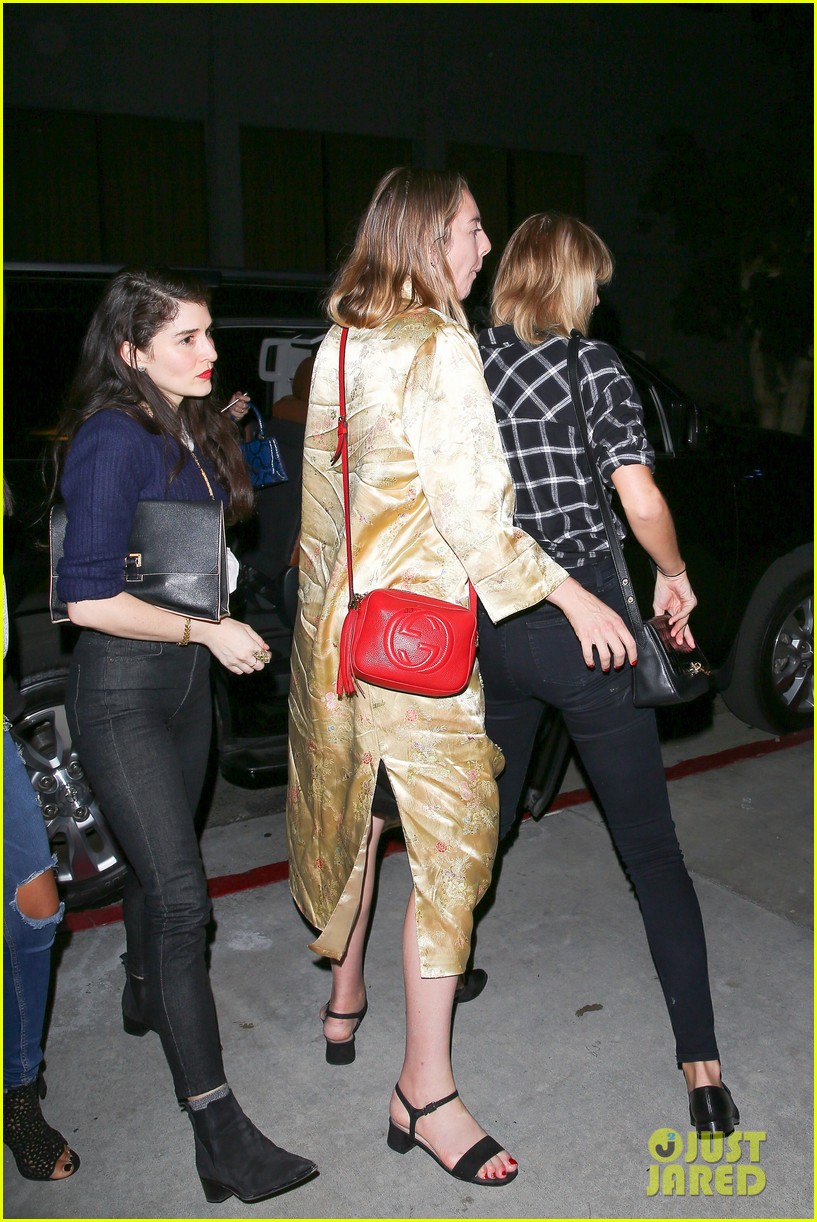 taylor swift catches a private movie screening with friends 13