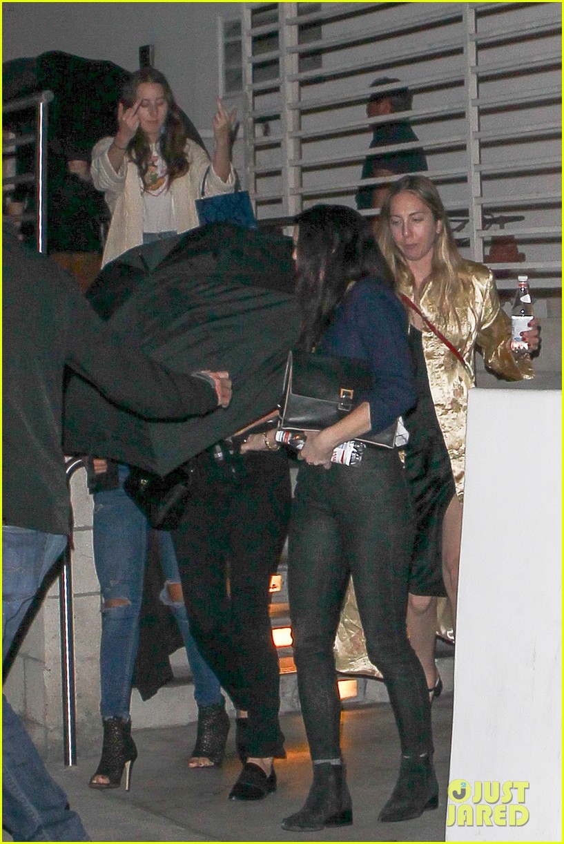 taylor swift catches a private movie screening with friends 19