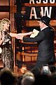 taylor swift returns to cmas to present entertainer of the year 03