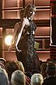 taylor swift returns to cmas to present entertainer of the year 04