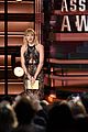 taylor swift returns to cmas to present entertainer of the year 11