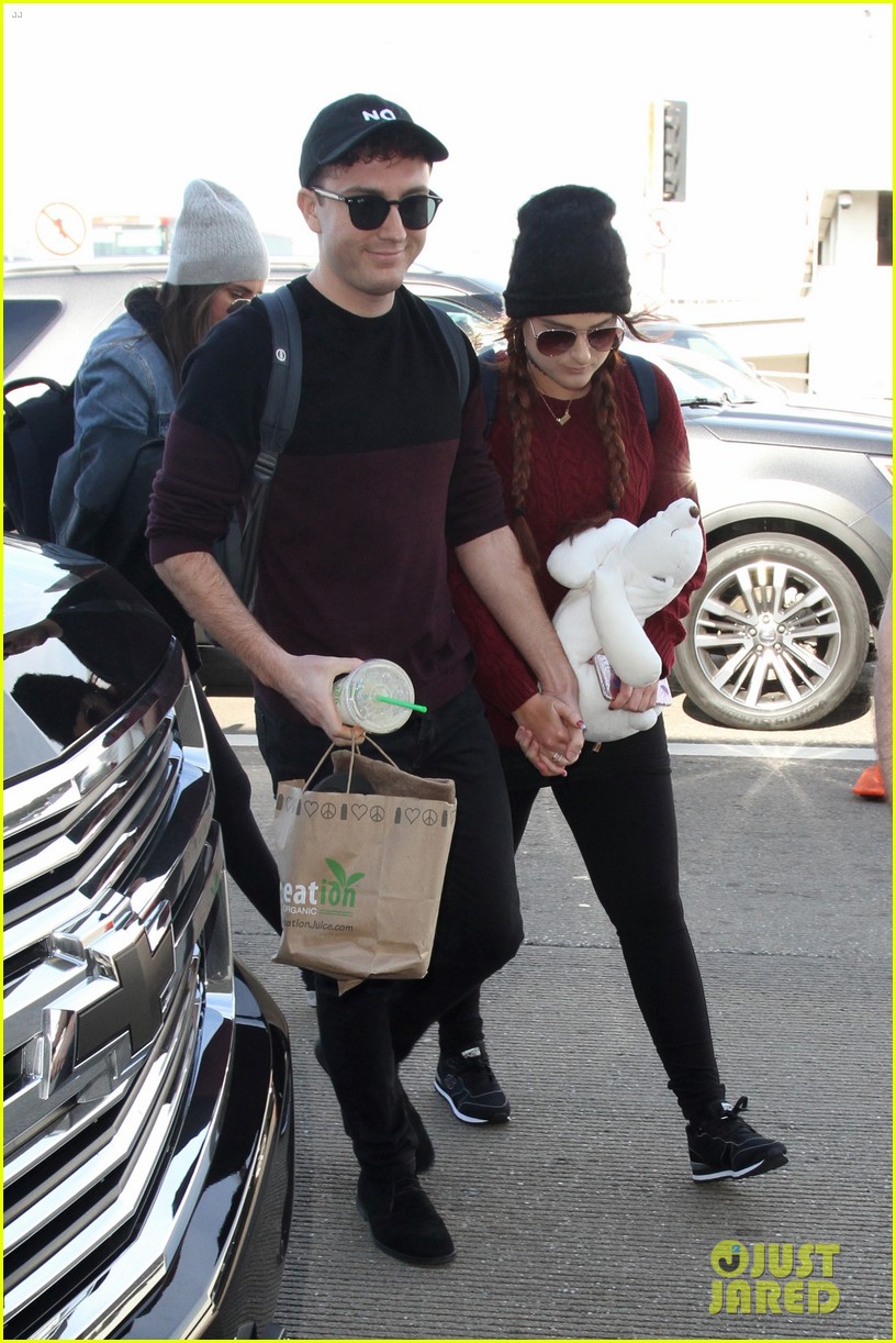 meghan trainor and daryl sabara hold hands while departing lax 02