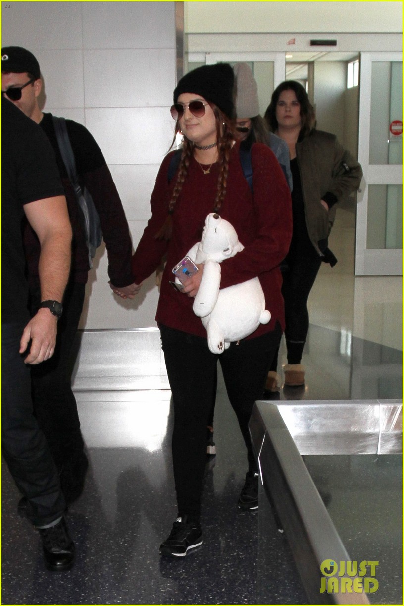 meghan trainor and daryl sabara hold hands while departing lax 12