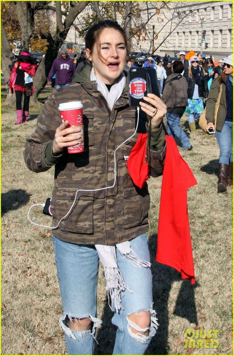 shailene woodley goes live during standing rock march 01