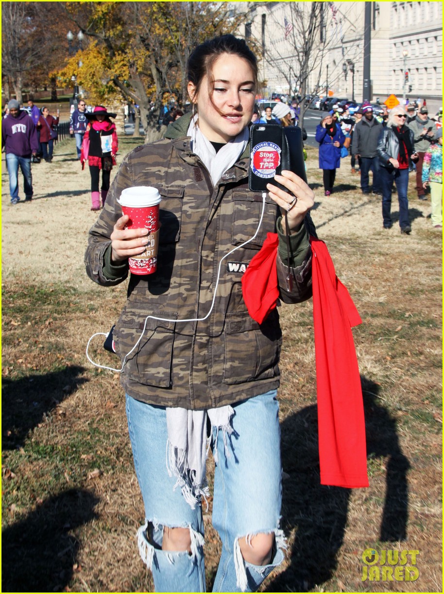 shailene woodley goes live during standing rock march 03