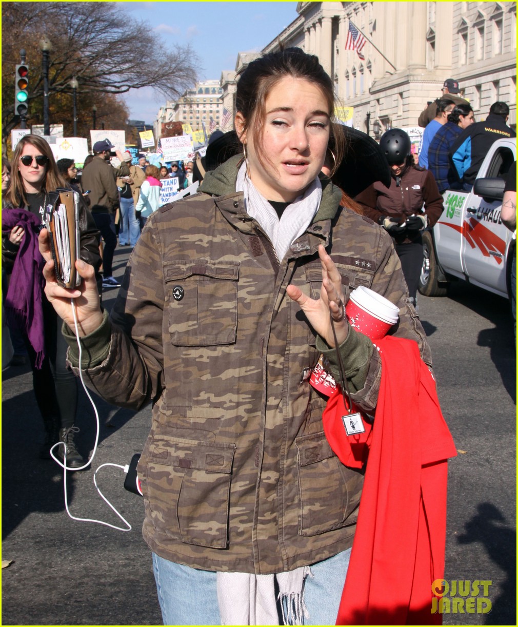 shailene woodley goes live during standing rock march 04
