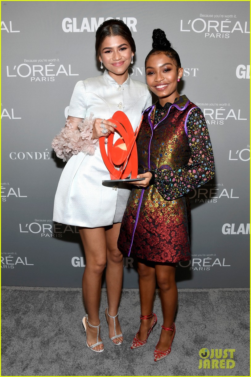 zendaya honored at glamour women of the year awards 01