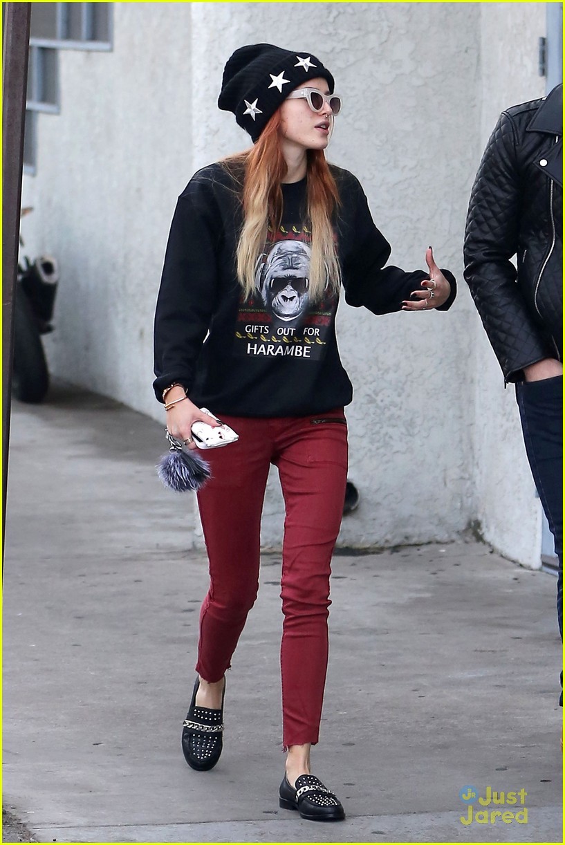 bella thorne gifts harambe sweater jinkys lunch 04